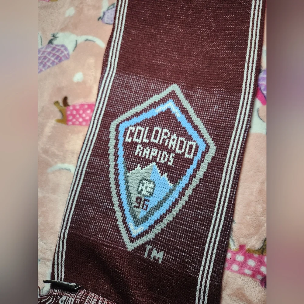 adidas maroon scarf