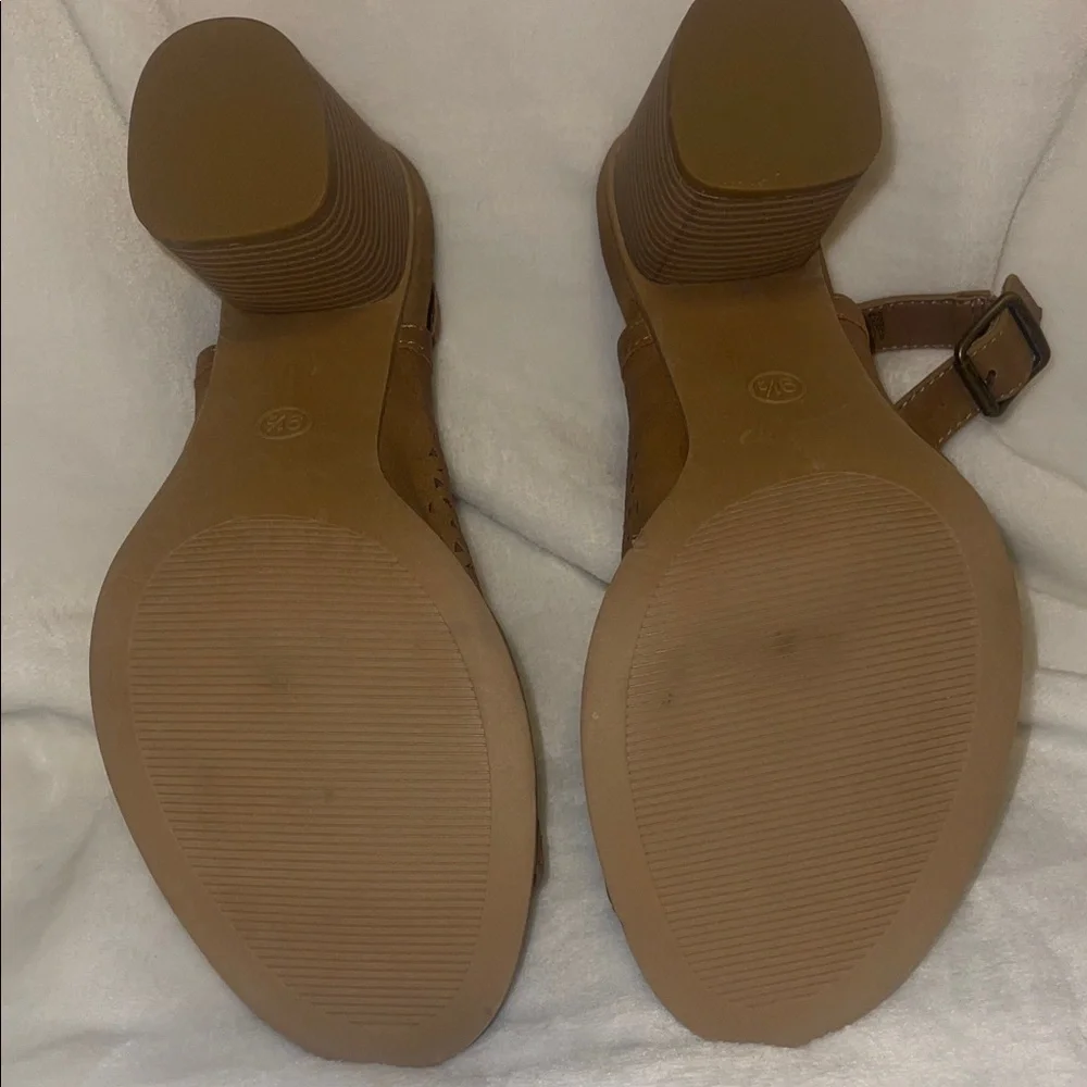 Universal Thread stylish tan