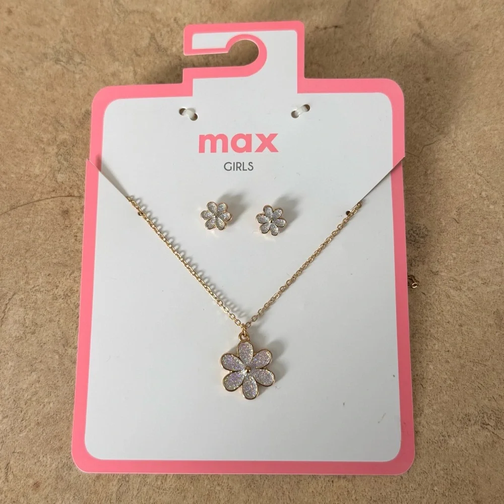 MAX GIRLS brand new