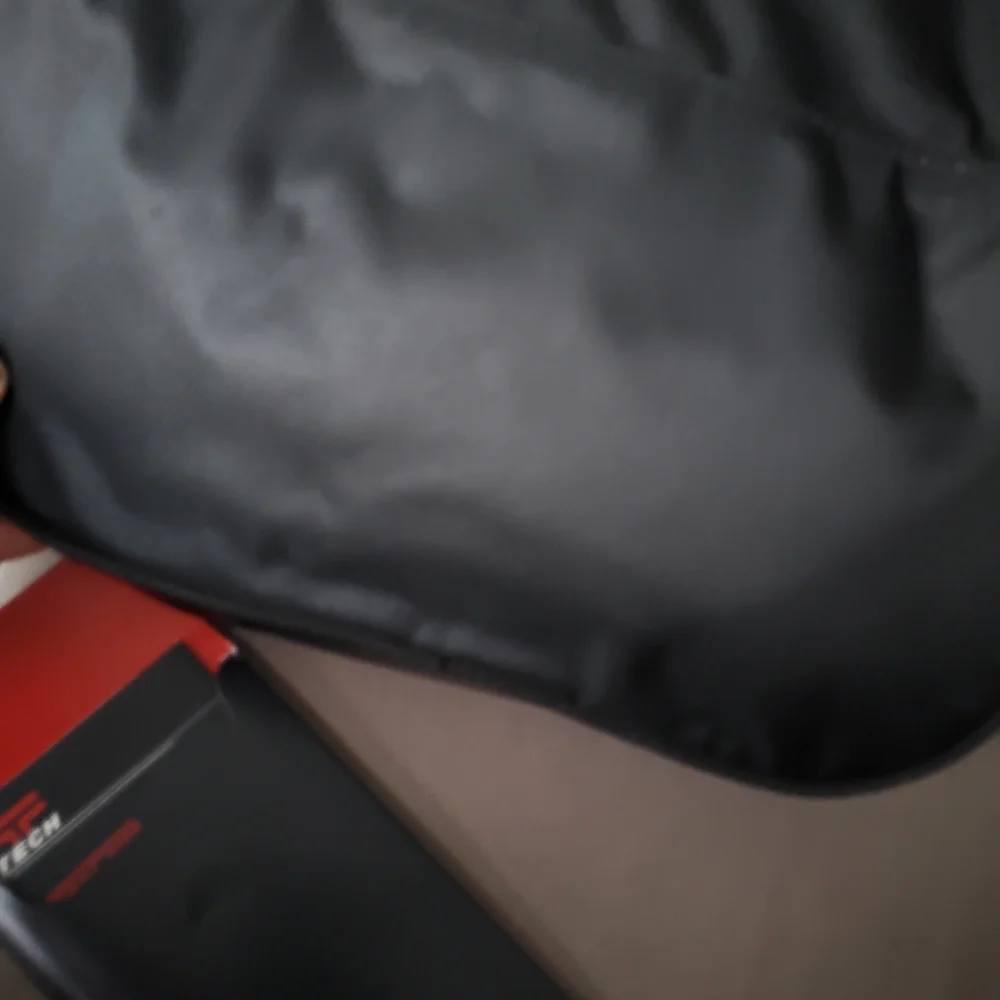 Tumi accents red