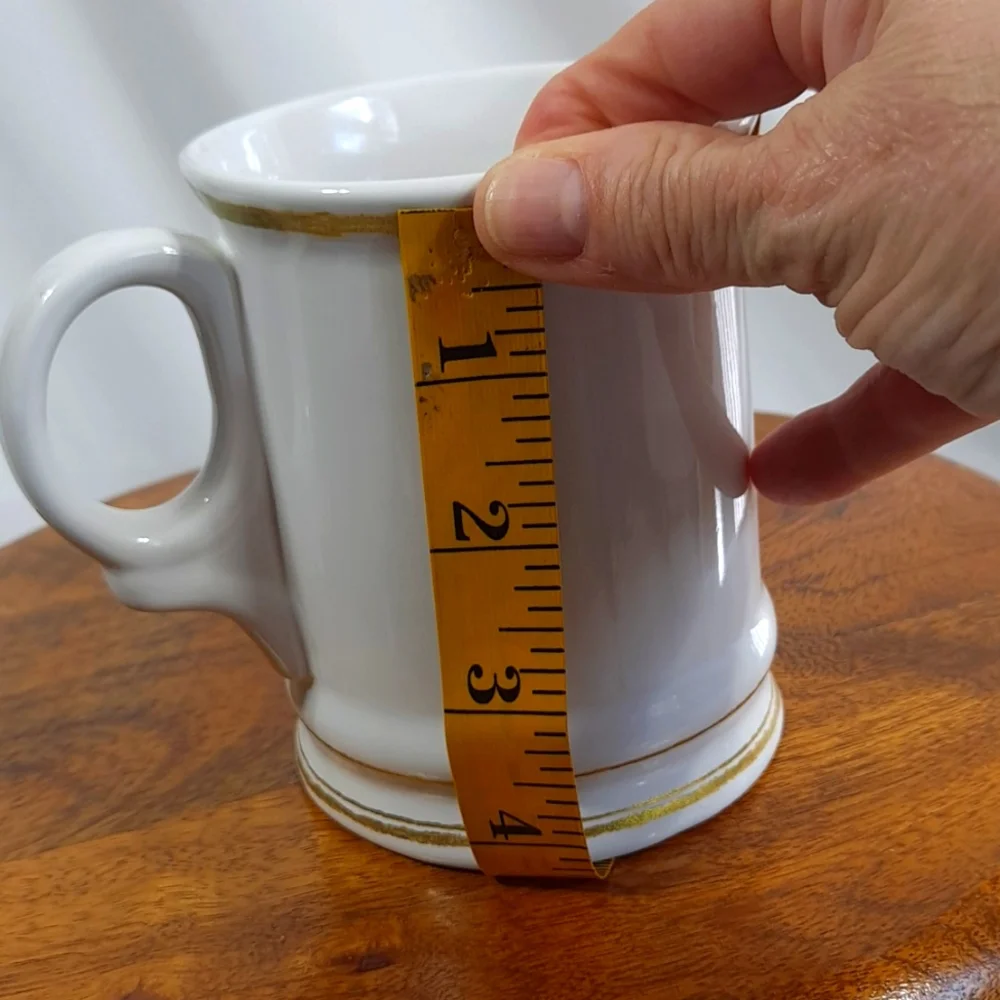 Williams Sonoma Gold Trim 16oz E Monogram Mug