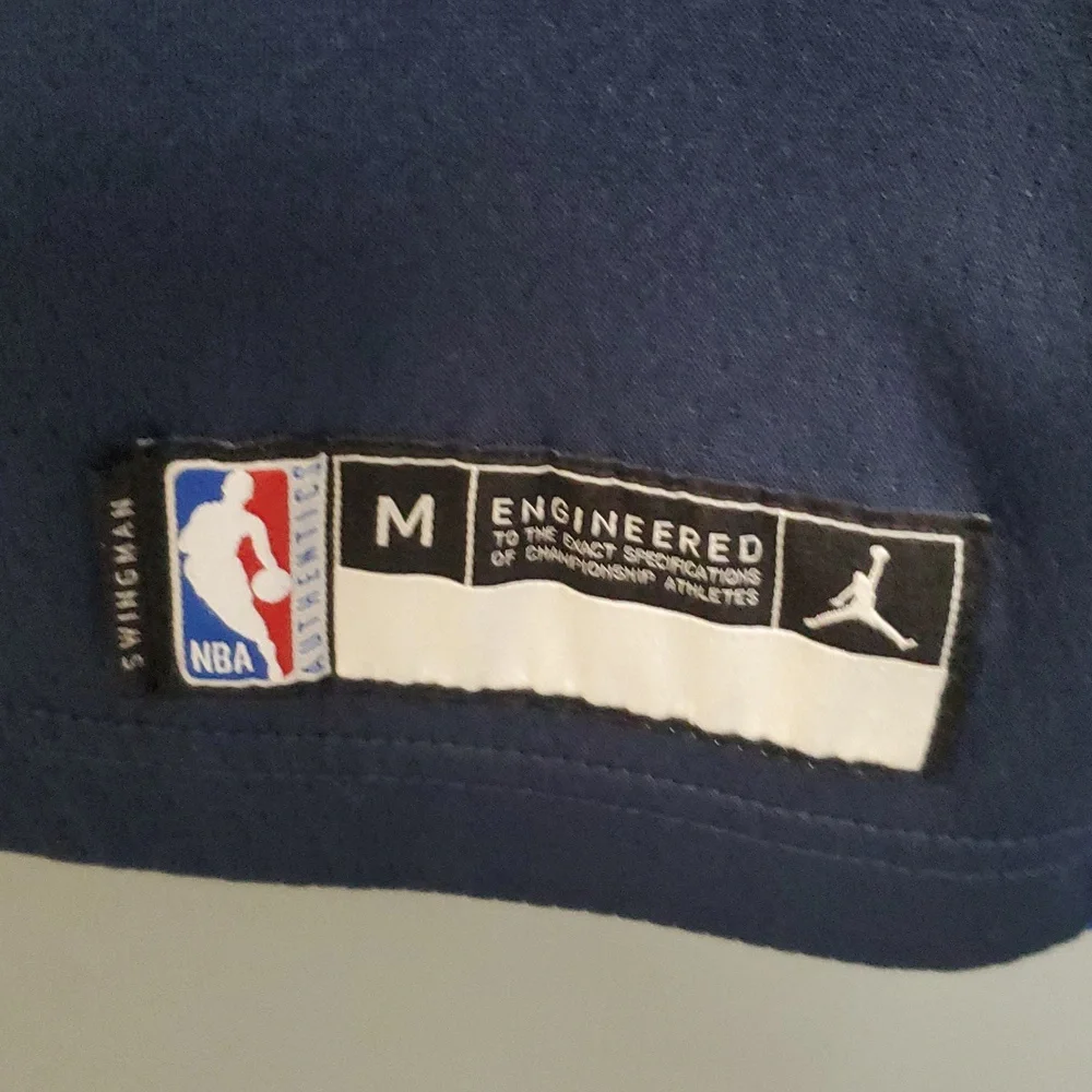 DONCIC #77 Kids Mavericks Jersey (sz M)
