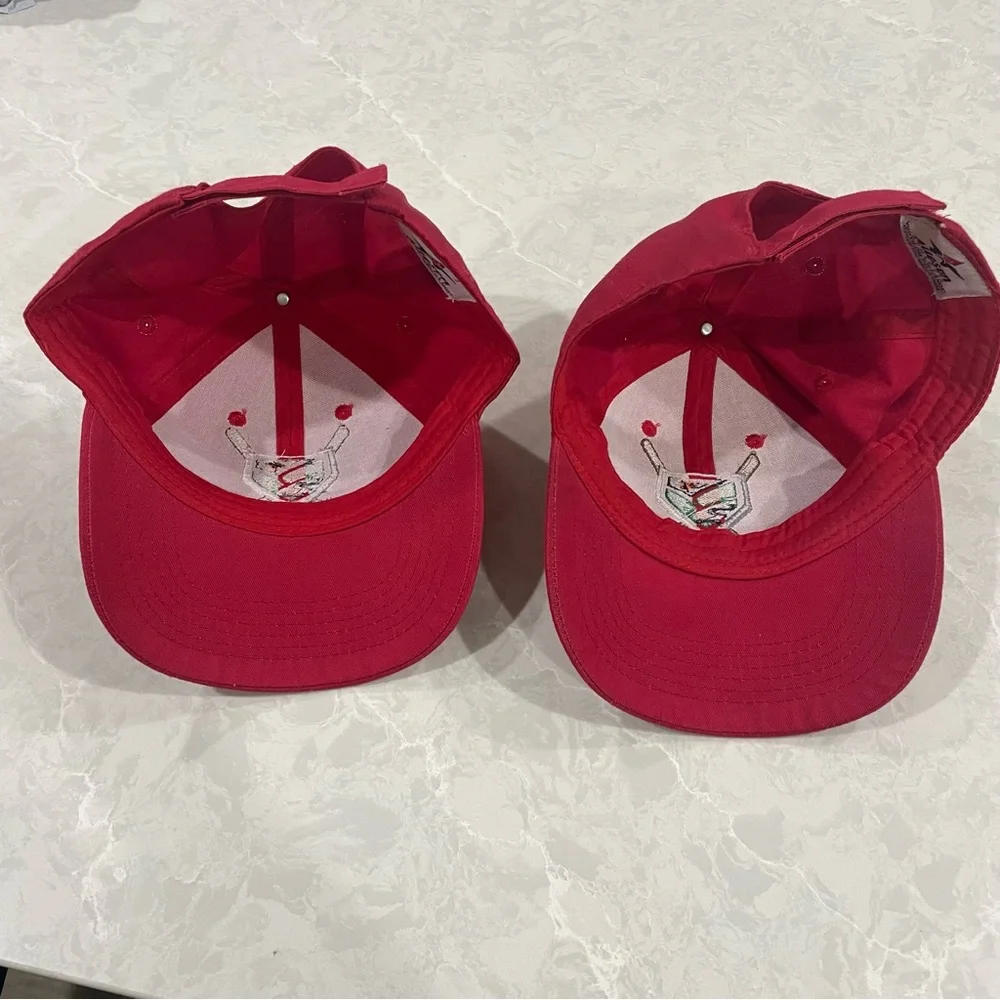 N/A red baseball