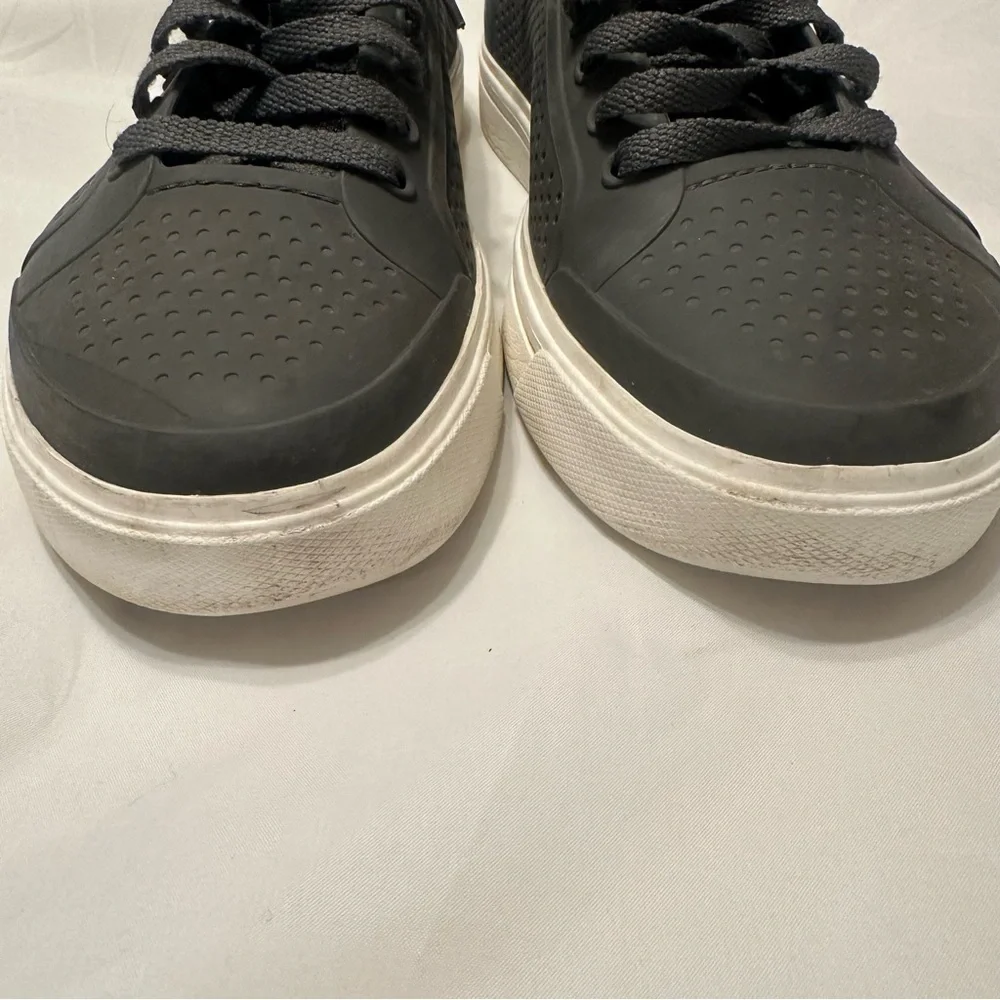 CROCS men’s perforated