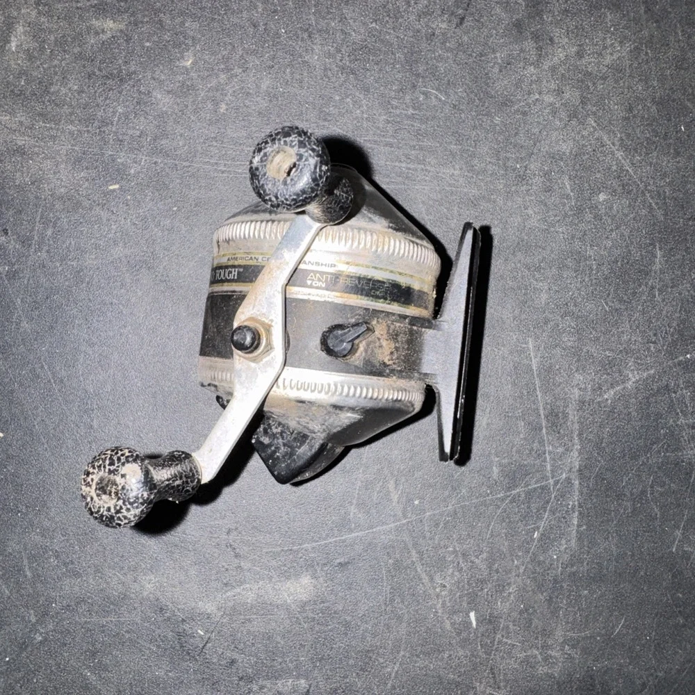 Vintage ZEBCO 33 RHINO TOUGH FISHING REEL MADE IN USA Spincast