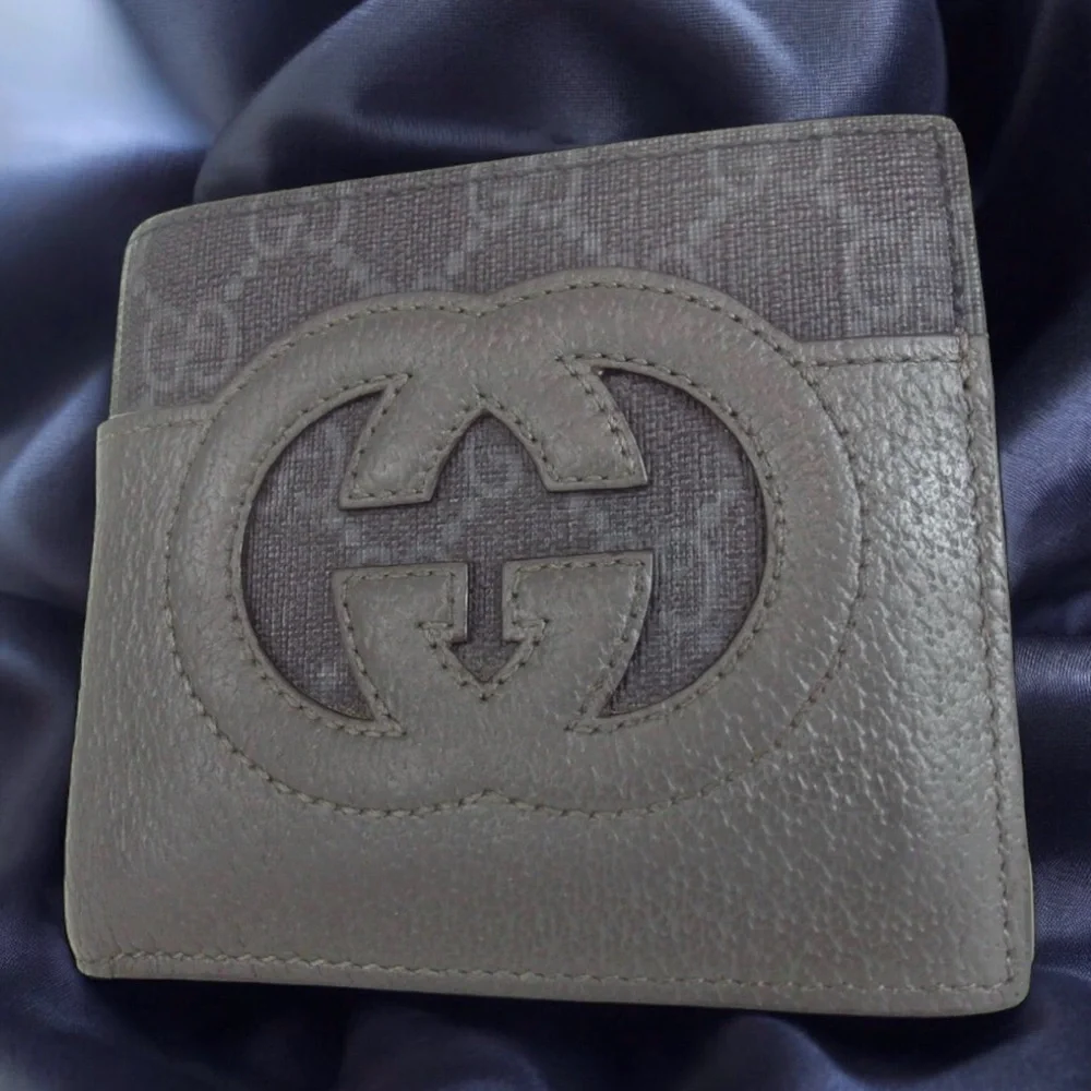 GUCCI Interlocking GG Bifold Wallet 😍
