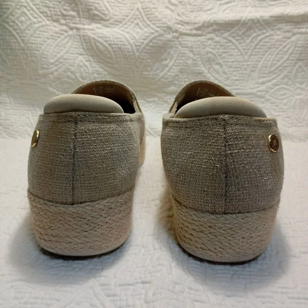 Skechers used good