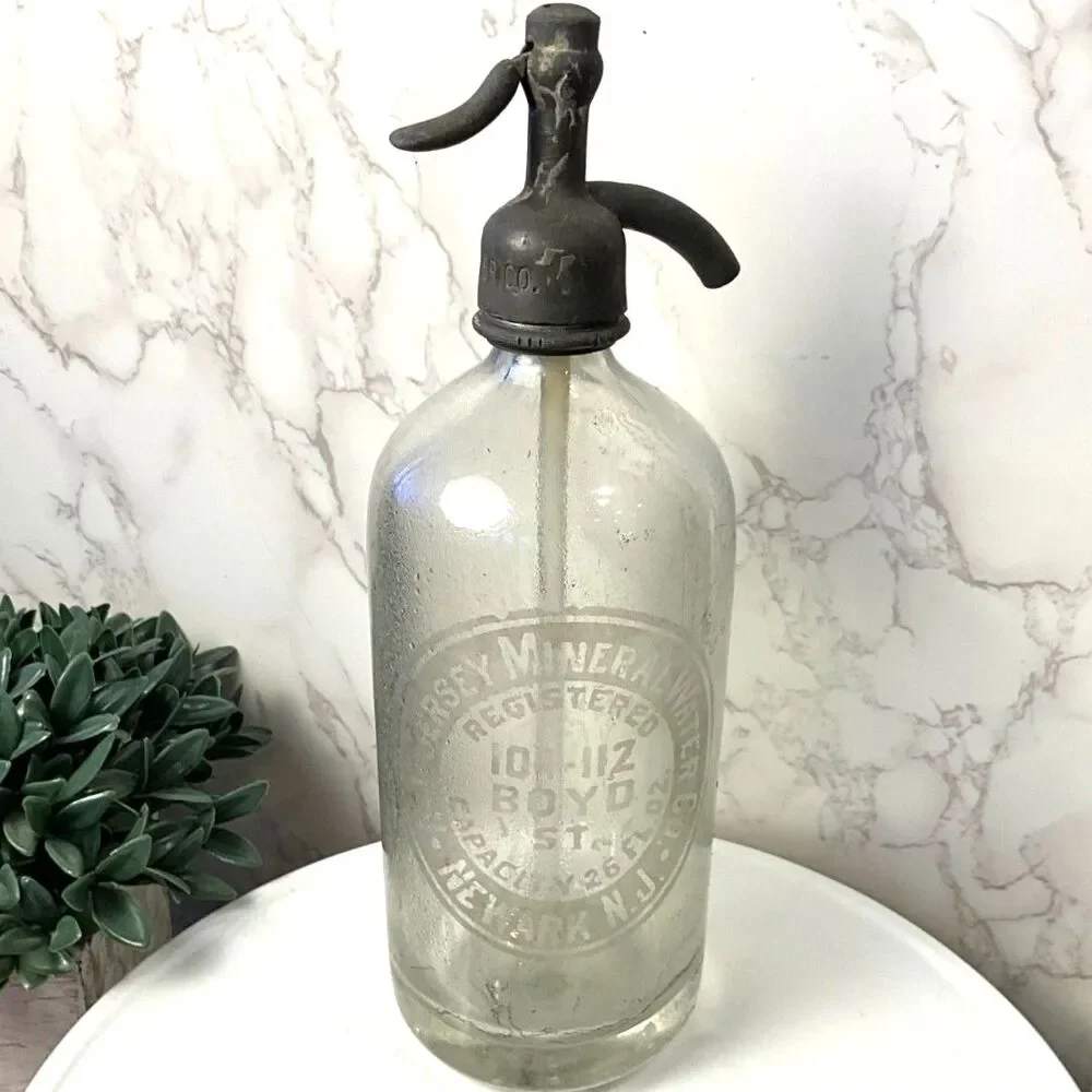 Vintage glass seltzer bottle NJ Mineral Water Co Neward NJ 26 fl oz Boyd Street