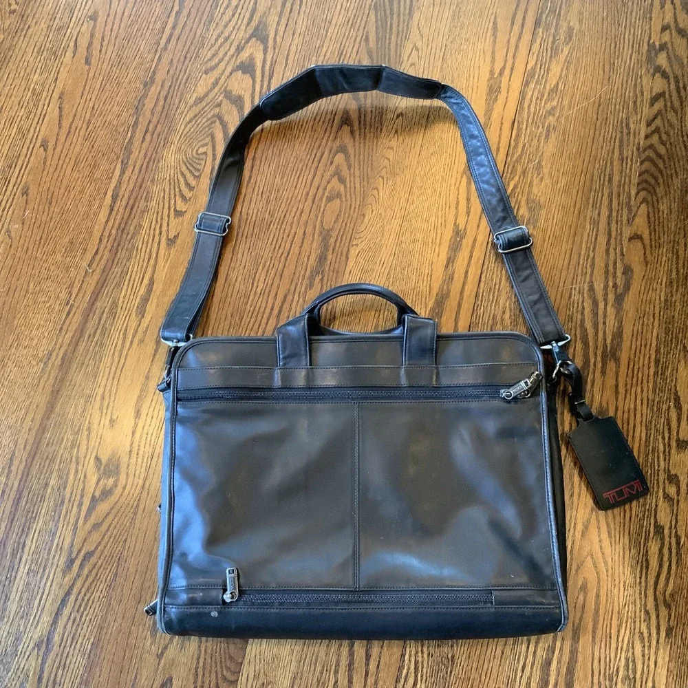 Tumi Black Genuine Leather‎ Briefcase Messenger Bag Laptop Computer Business