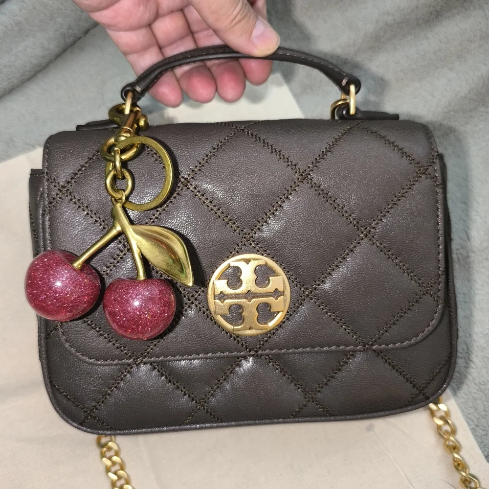 Tory Burch wear bag like