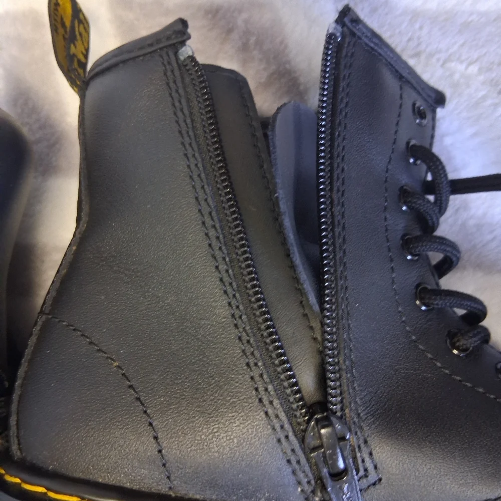 Dr. Martens classic black
