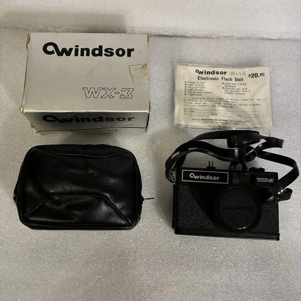 Windsor WX-3 —35mmCamera With Case Box, Original Information Booklets And Straps