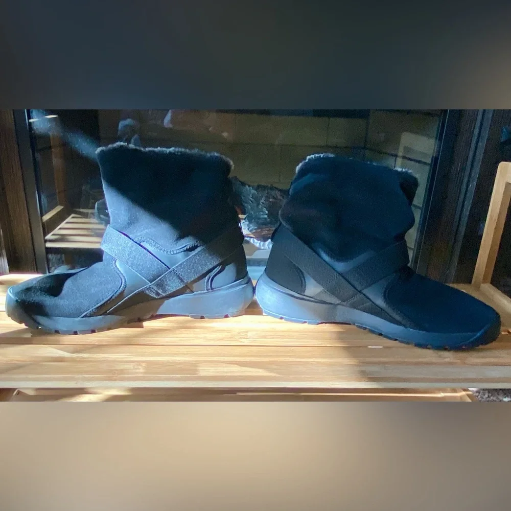 Nike NWOT Sz-8.5n Black Winter Boots w/Soft Warm Fur Lining-Elegant🖤Black & Tan👢