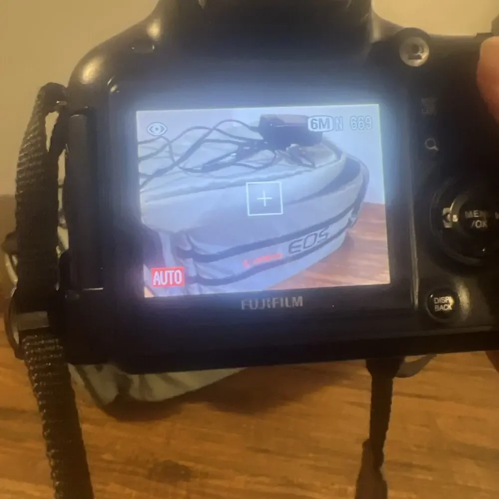 Fujifilm FinePix S Series S6000fd 6.3MP Digital Camera - Black Read W/case