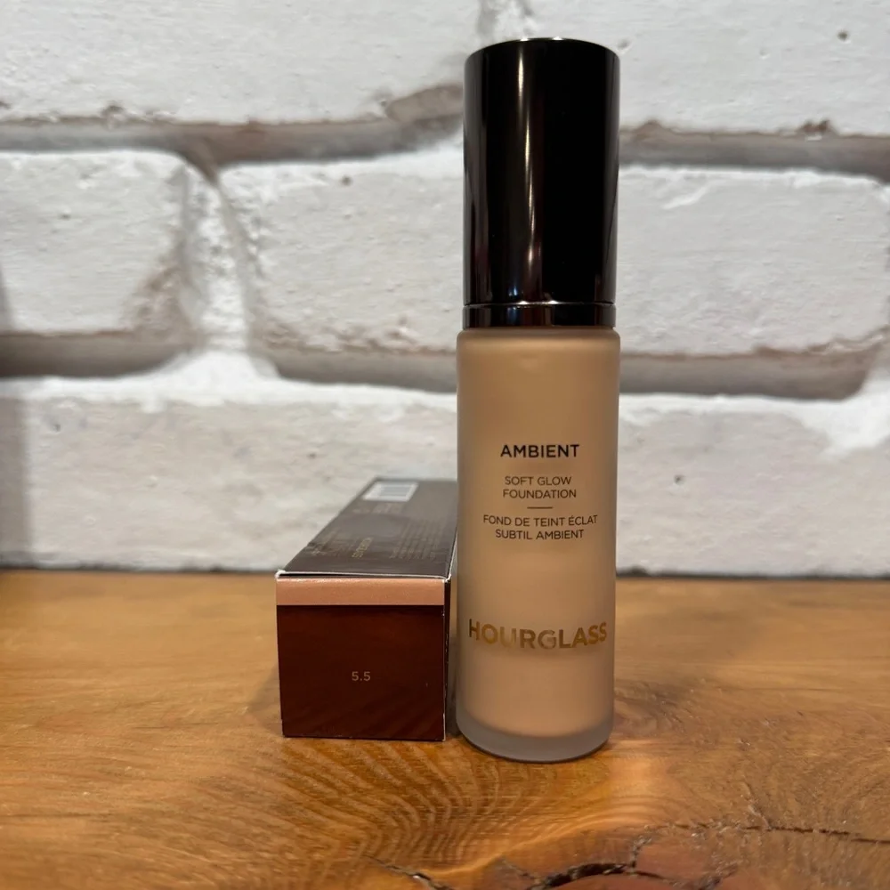 Hourglass Ambient Soft Glow Foundation - Shade 5