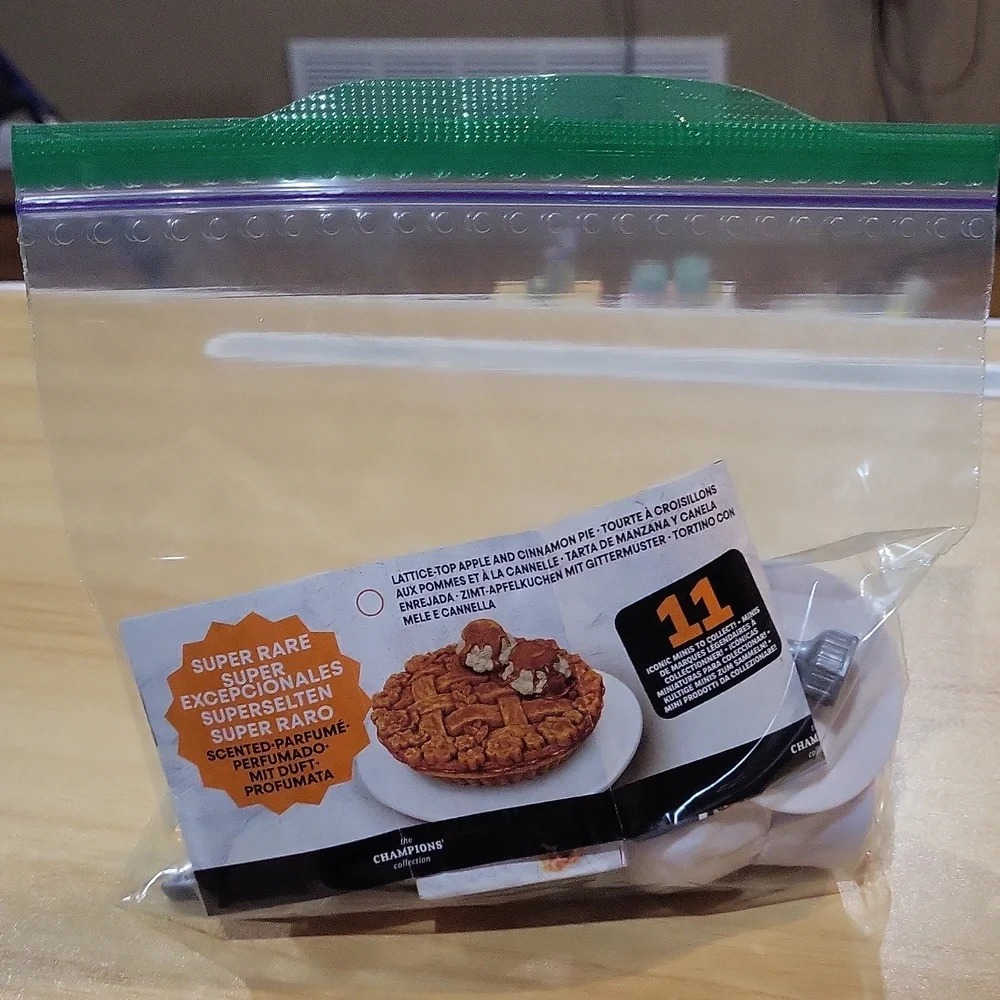 Mini Brands Create MasterChef Lattice Apple Pie