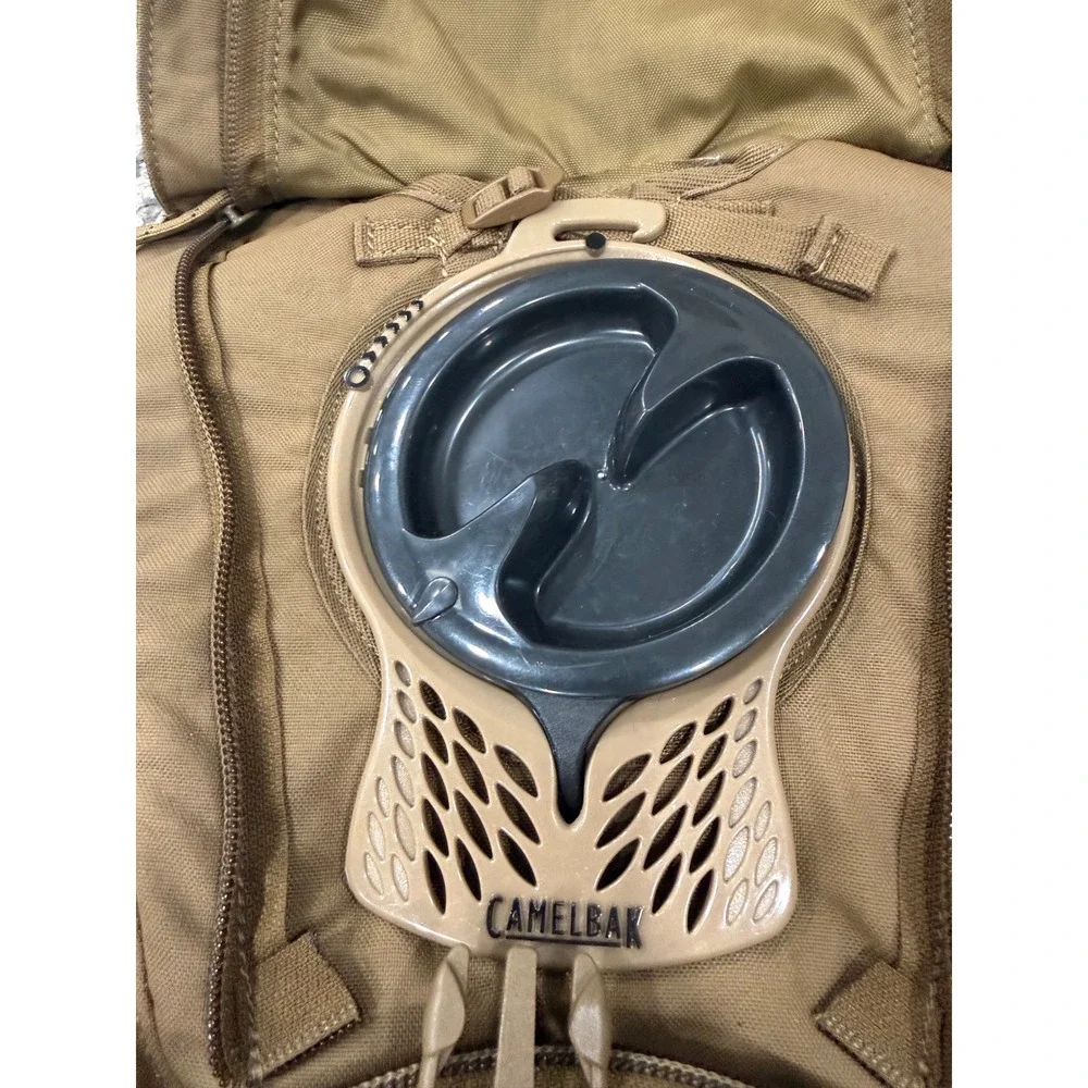 Eagle Industries USMC Hydration Carrier Coyote Brown 8465-01-600-7882 CamelBak