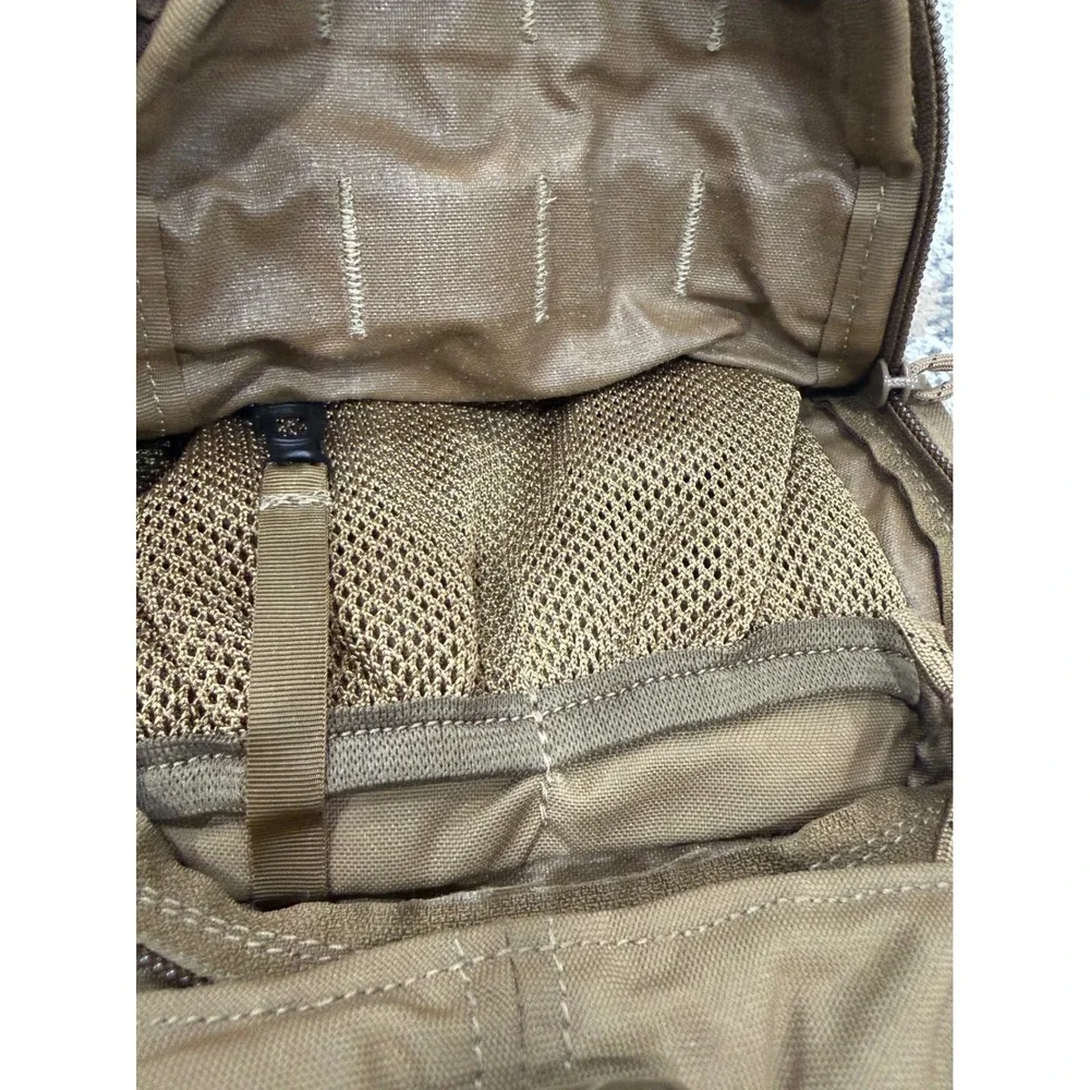 Eagle Industries USMC Hydration Carrier Coyote Brown 8465-01-600-7882 CamelBak
