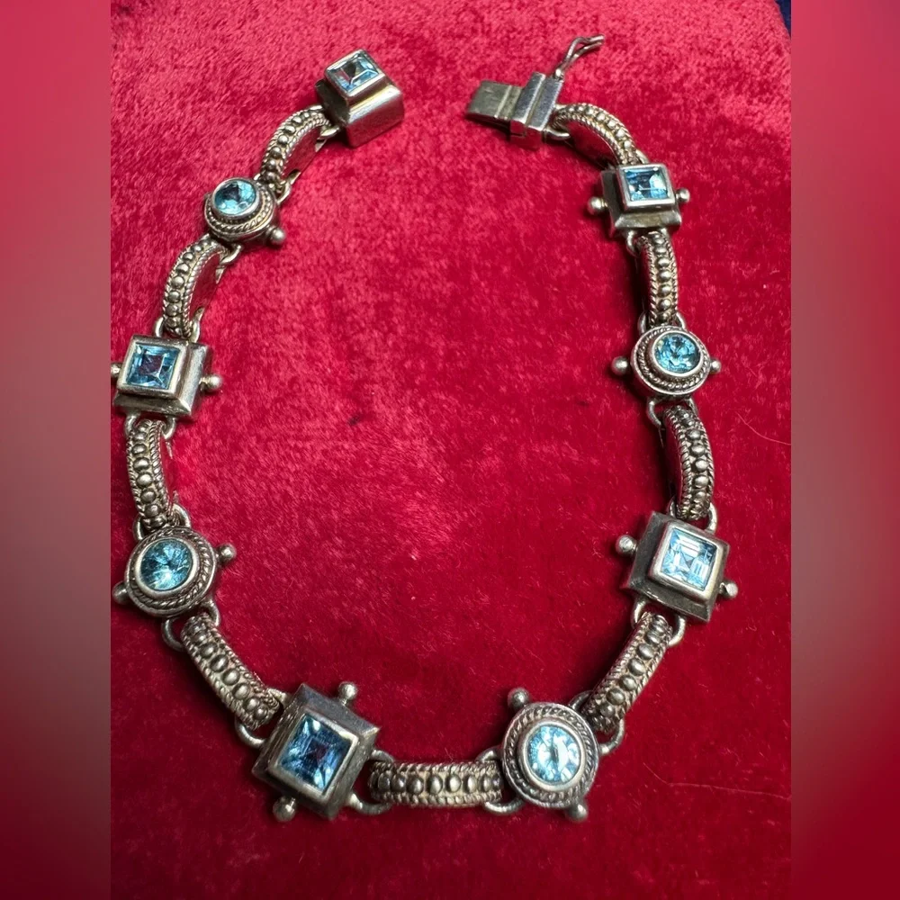 925 Sterling Silver this stunning