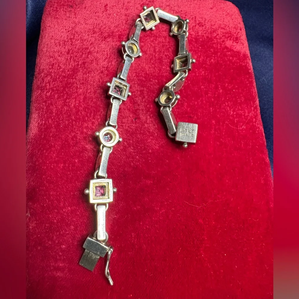 925 Sterling Silver this stunning