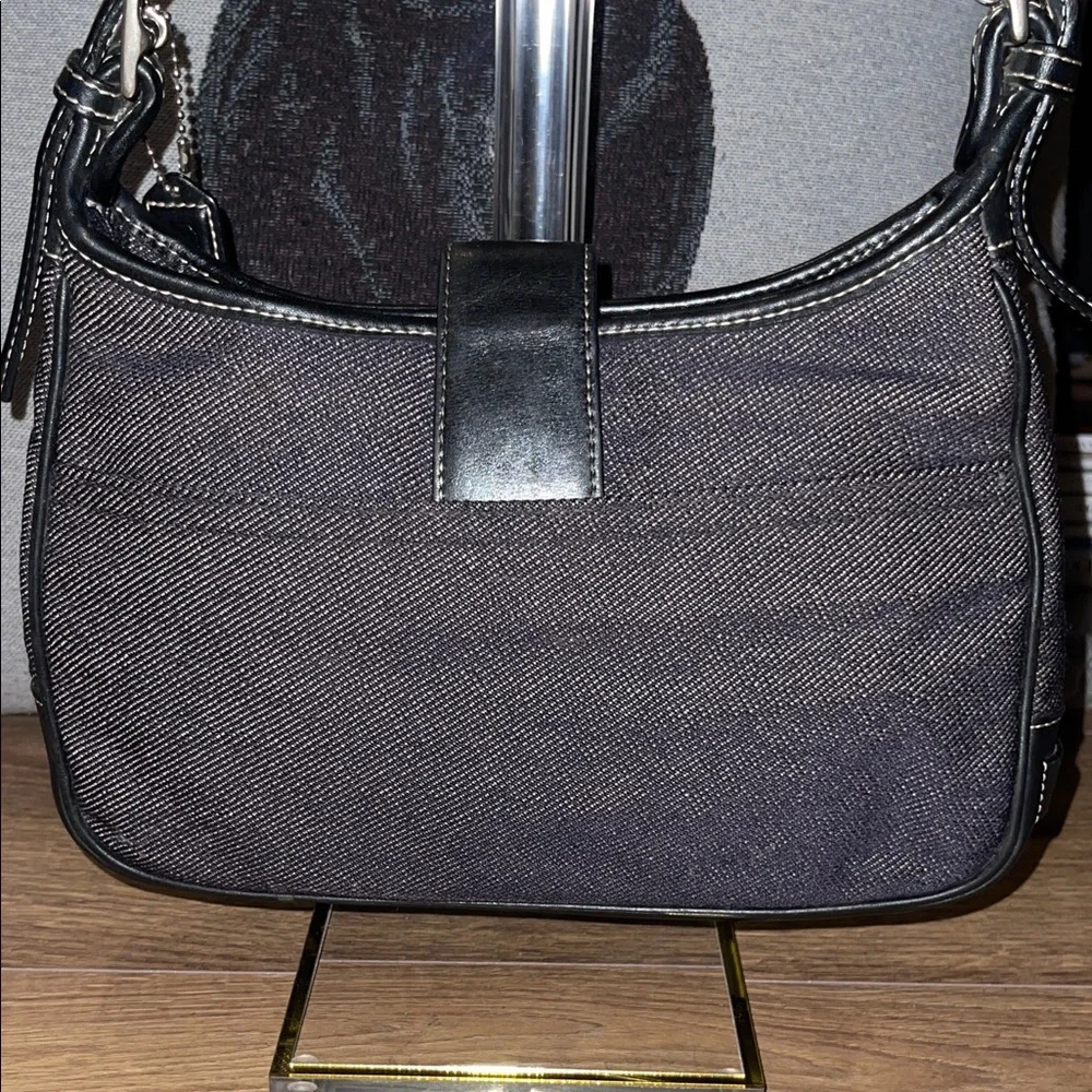 Coach signs strap hardware