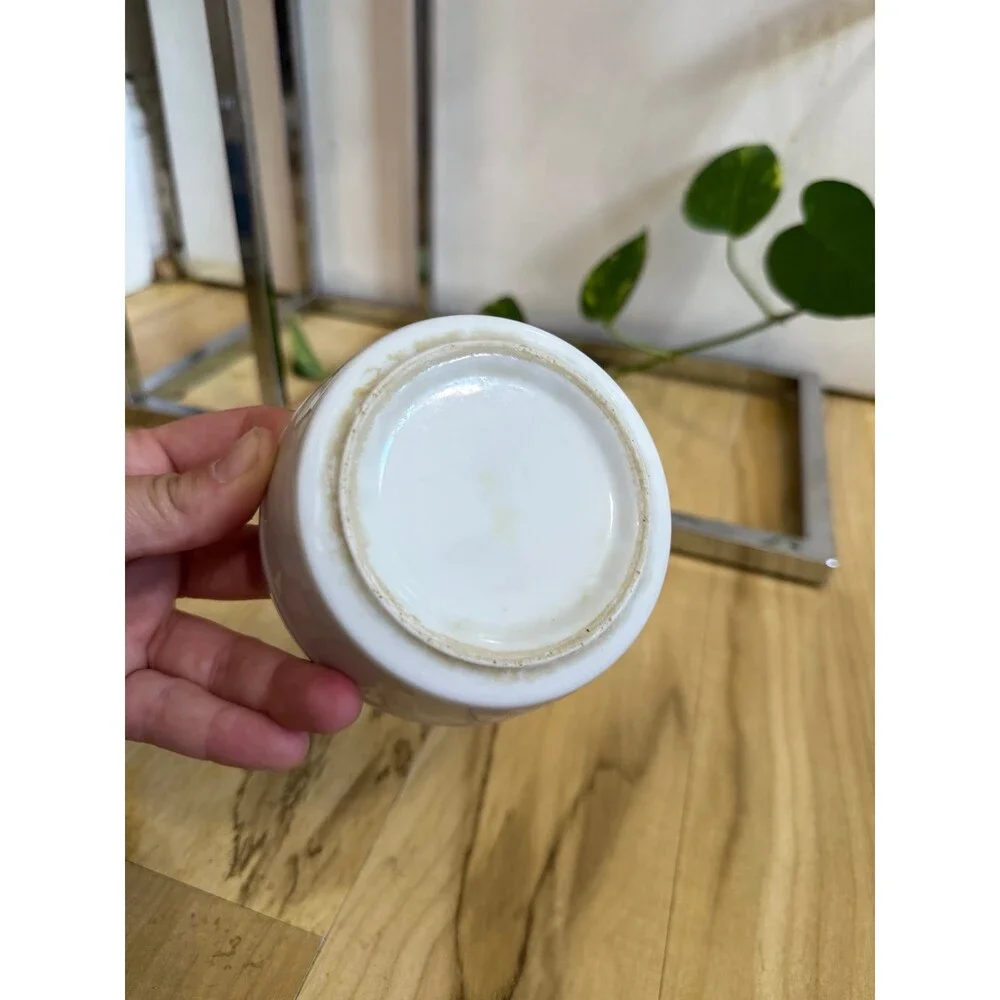 N/A white ceramic