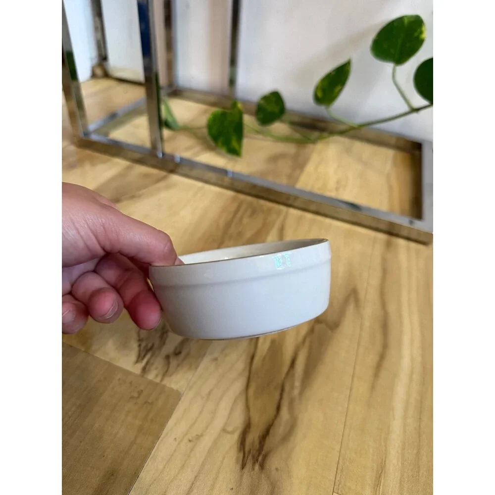 N/A white ceramic