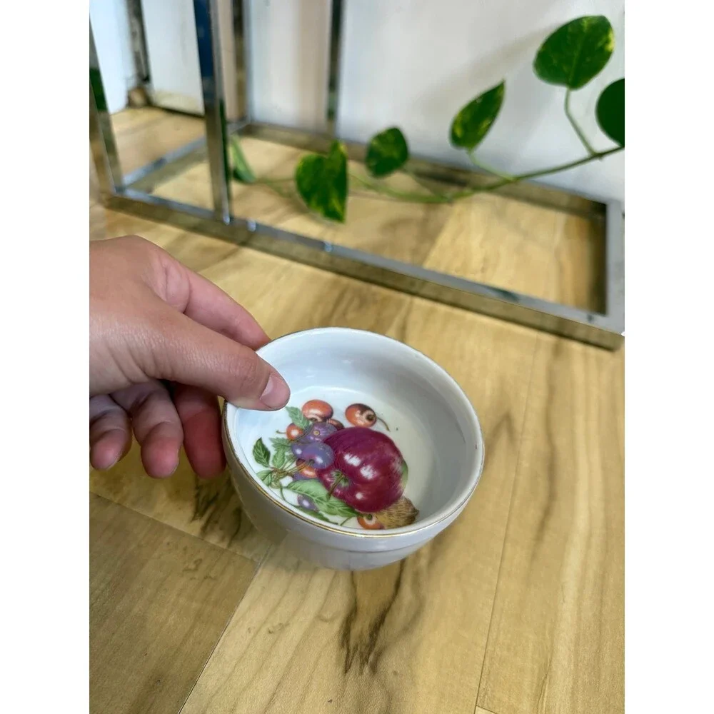 N/A white ceramic