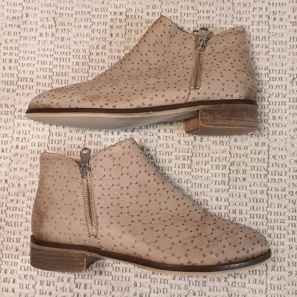 Bata women tan