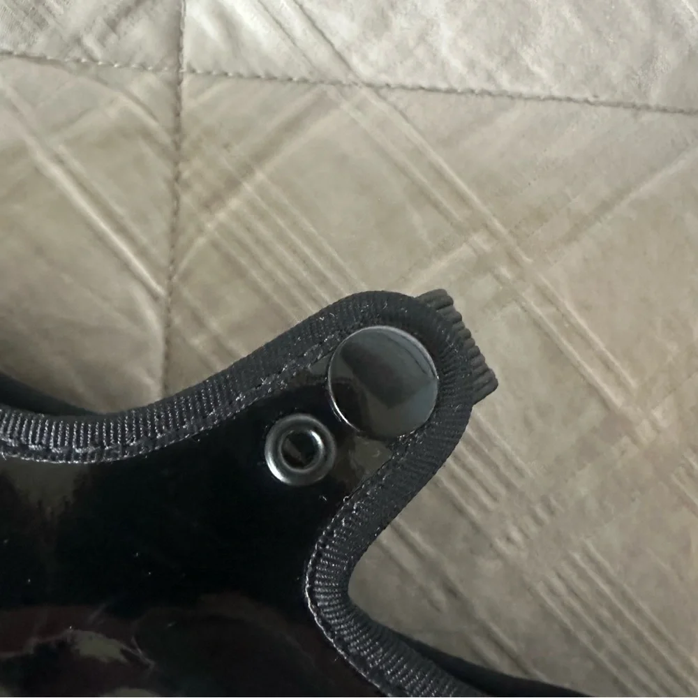 Bloch shiny black