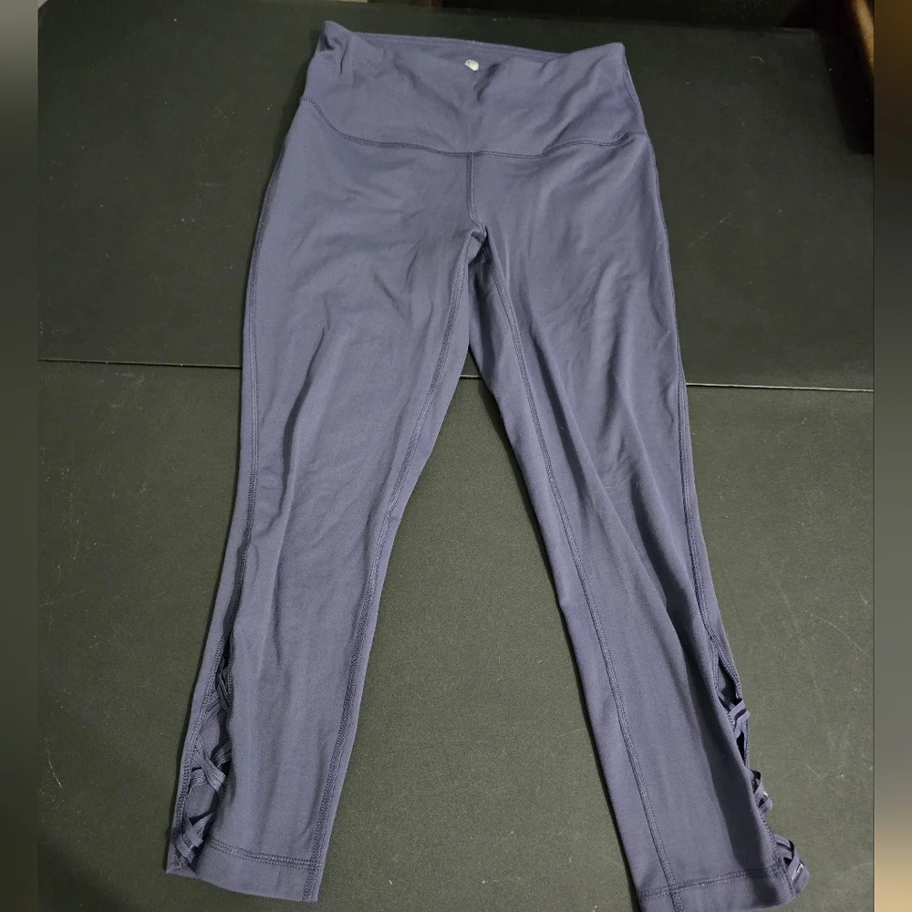 Yogalicious Purple Capri Leggings with Side Cutouts Womens Size Small