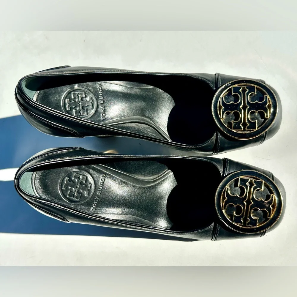 Tory Burch Black Heels Pumps with Gold Logo Embelishment, Block heel, 5.5