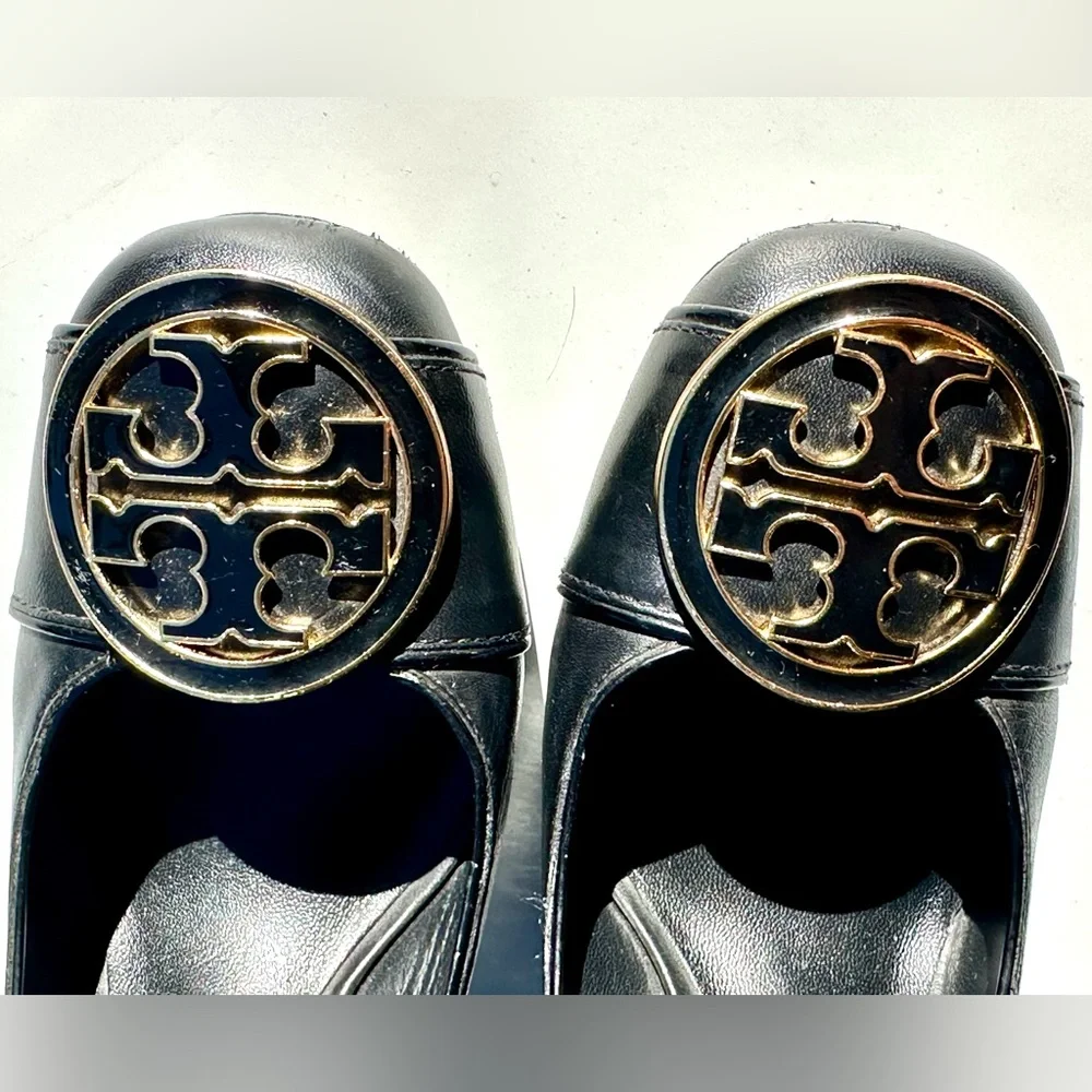 Tory Burch Black Heels Pumps with Gold Logo Embelishment, Block heel, 5.5