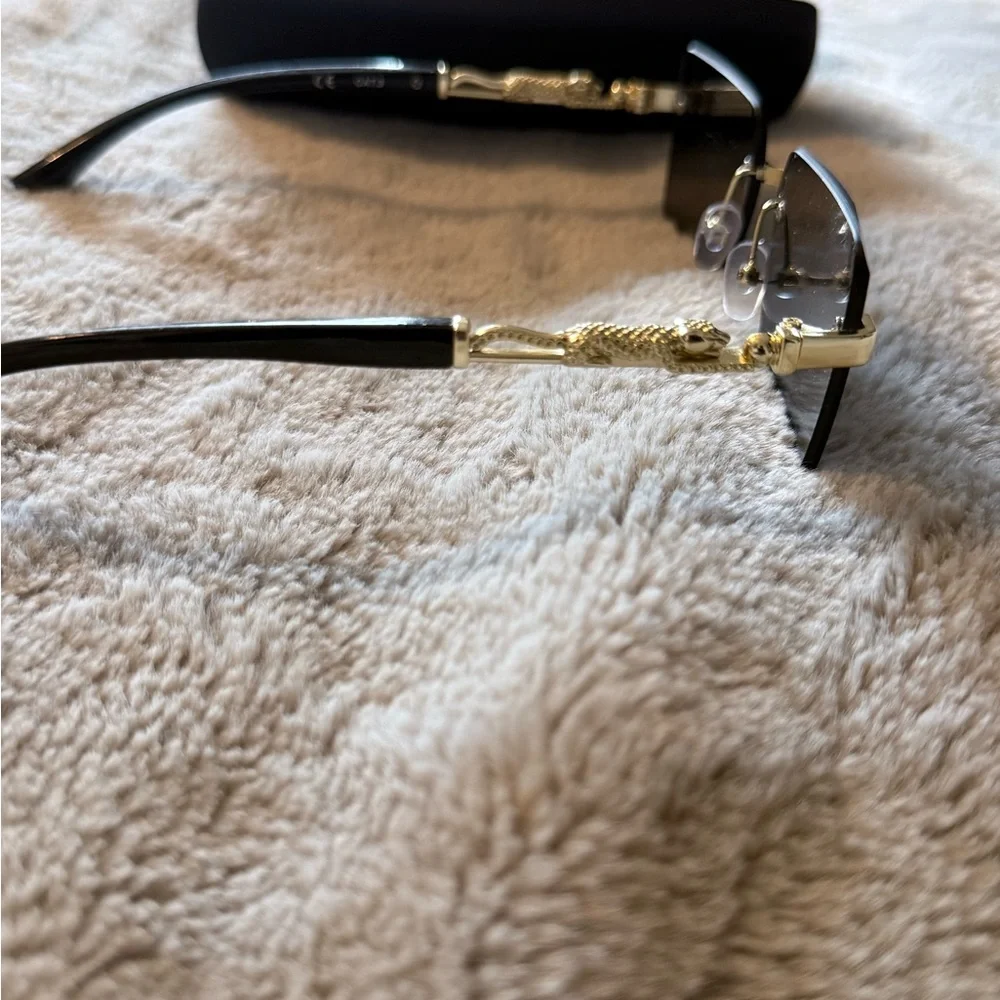 Fashion Nova sleek rimless