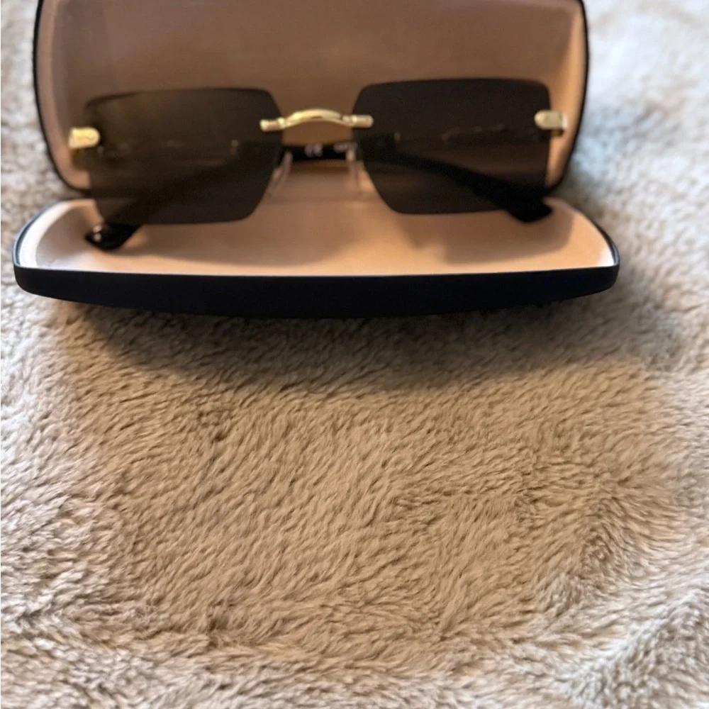 Fashion Nova sleek rimless