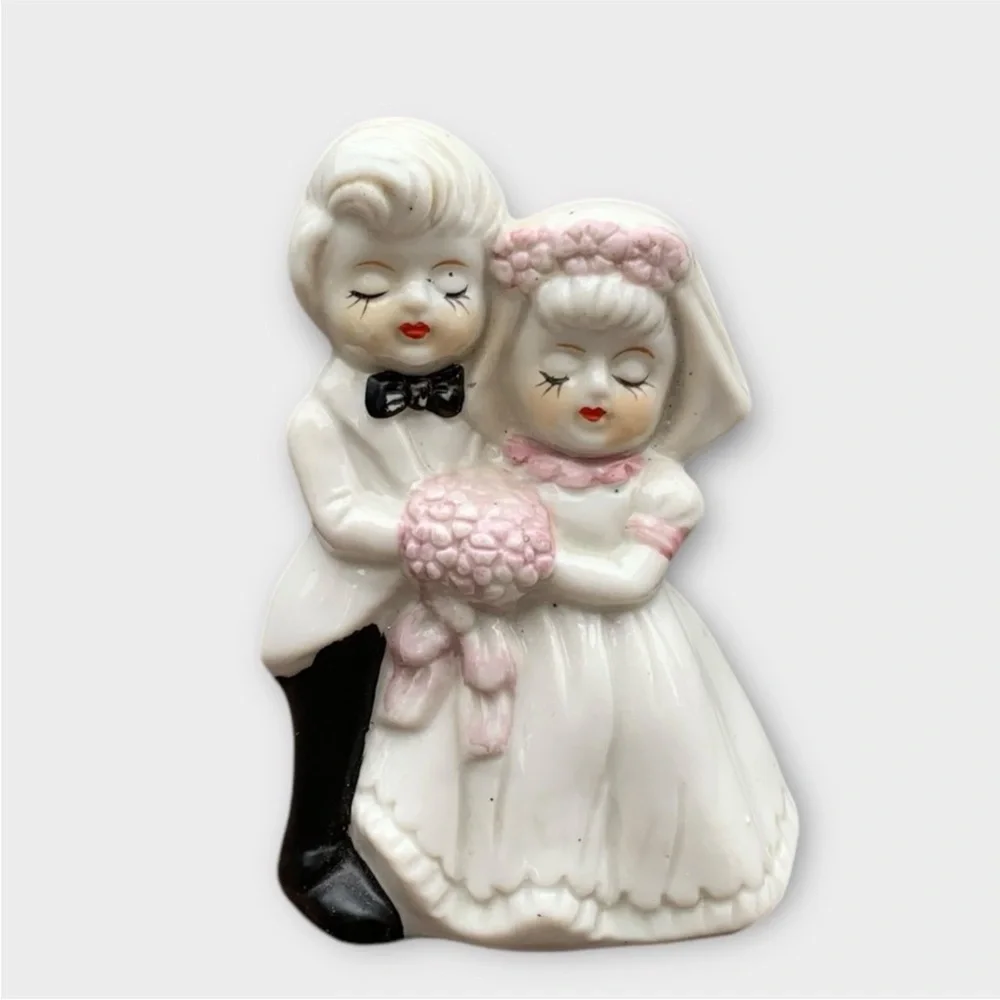 Vintage 40s Porcelain Wedding Cake Topper Bride and Groom