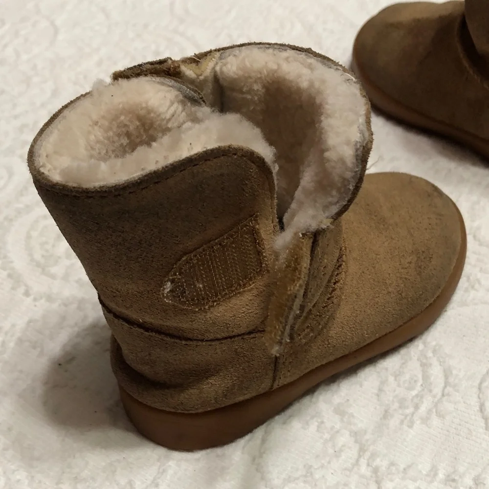 UGG Size 7T Toddler Chestnut Suede Shearling Boots