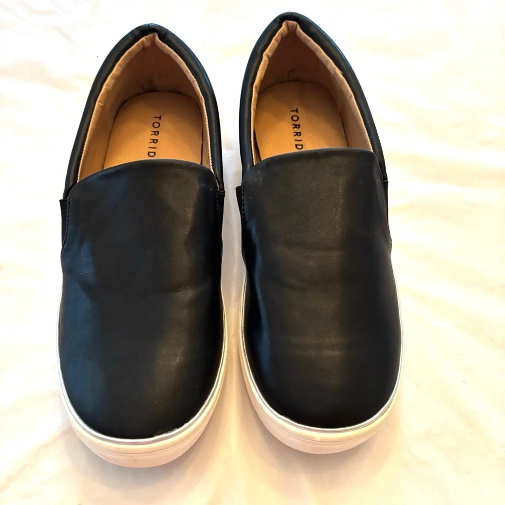 NWOT Torrid Metal trim slip on sneakers black vegan leather SZ 8 W.