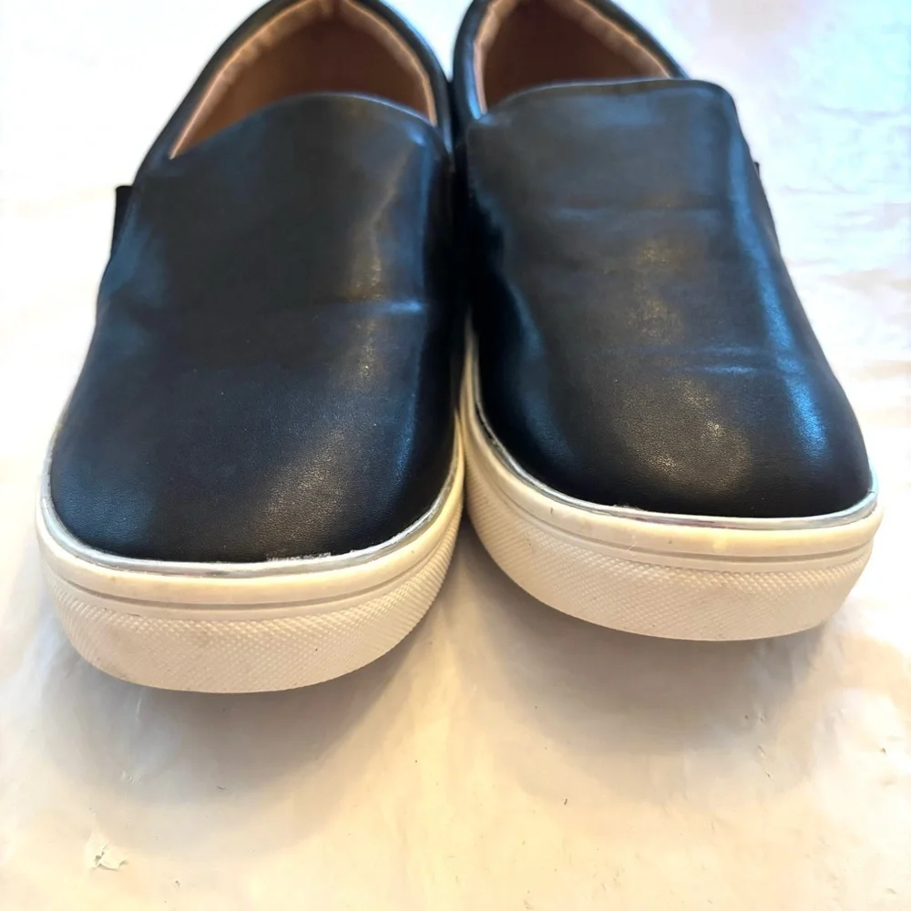 NWOT Torrid Metal trim slip on sneakers black vegan leather SZ 8 W.