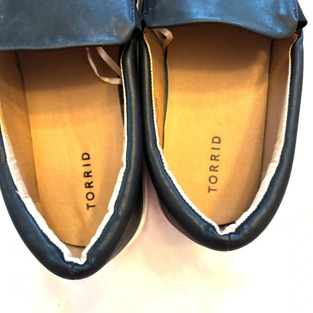 NWOT Torrid Metal trim slip on sneakers black vegan leather SZ 8 W.