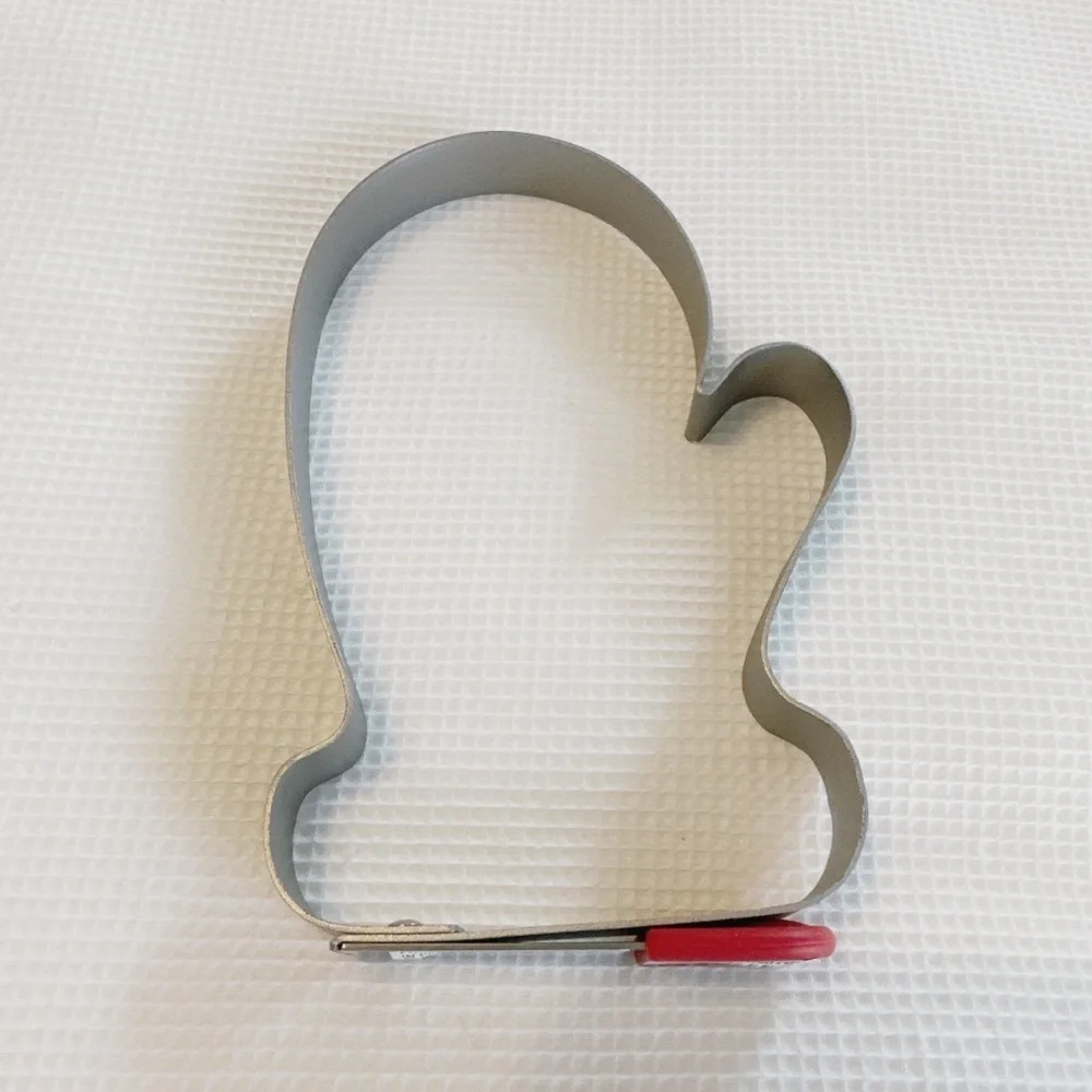 Create & Barrel Pancake Mold Mitten