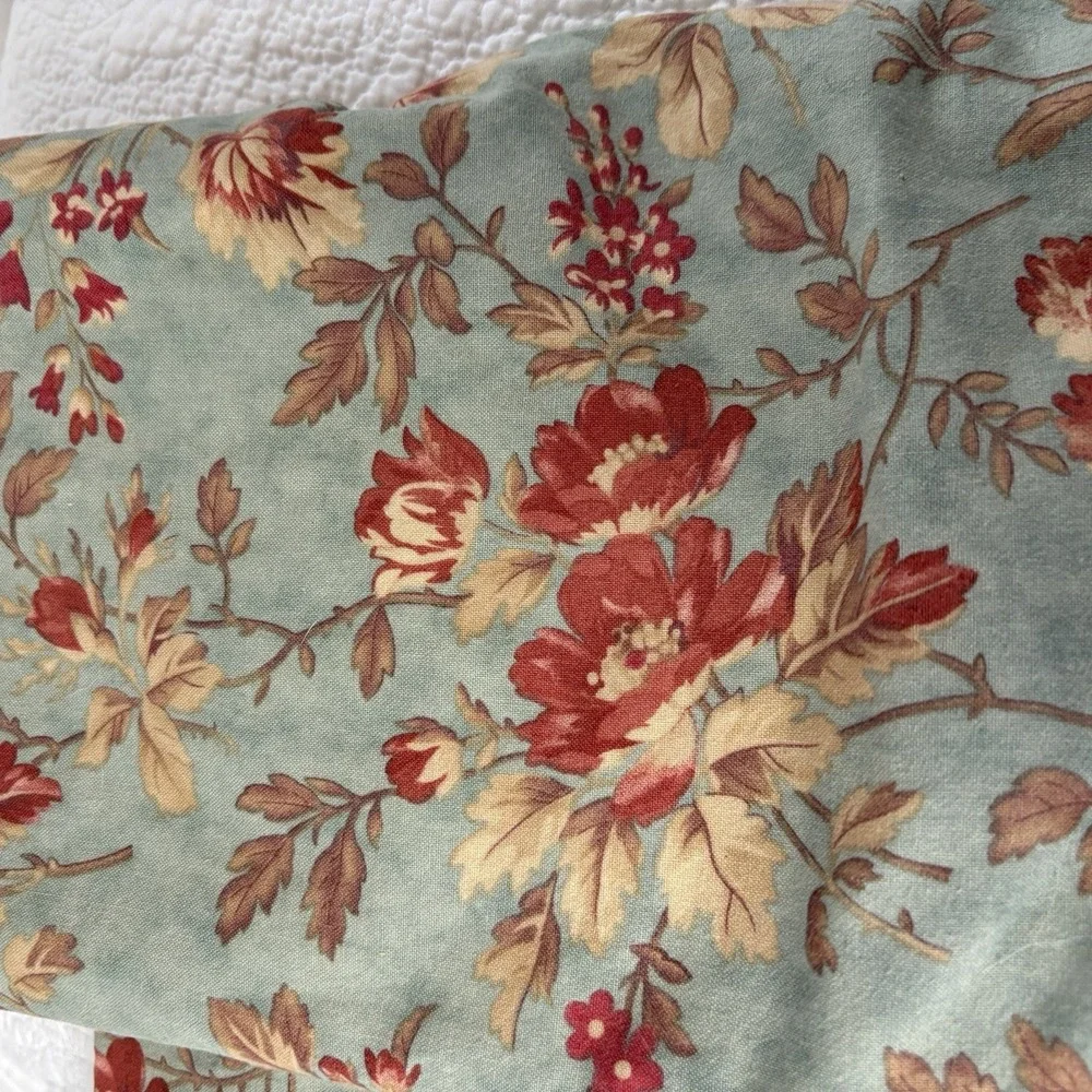 Country Cottage paired these sewing