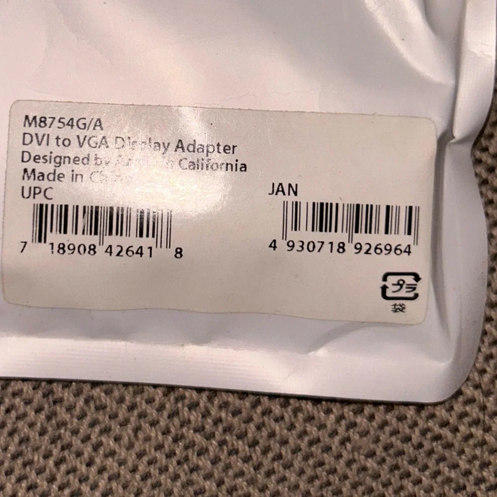 Apple DVI-to-VGA Adapter Cable in White