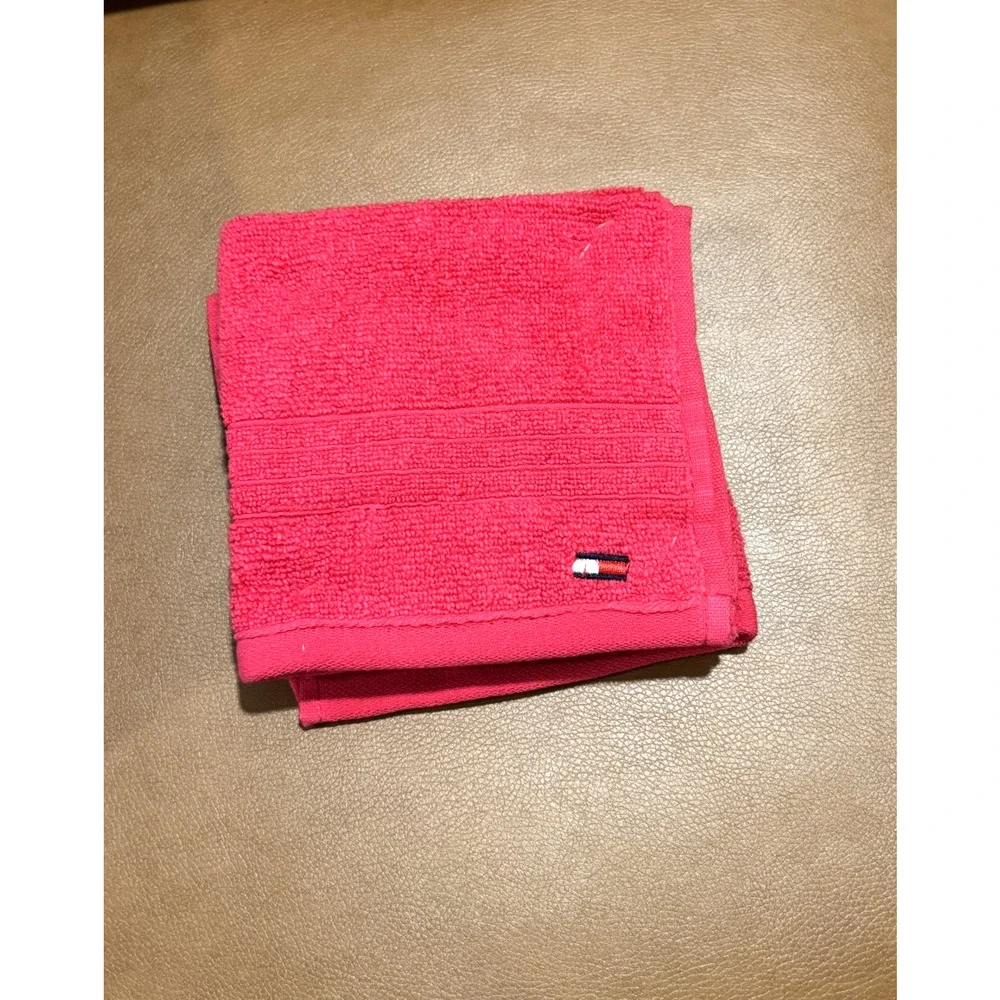 Tommy Hilfiger 4 Piece Wash Cloth Set Absorbent Cotton Hot Pink 13in X 13in