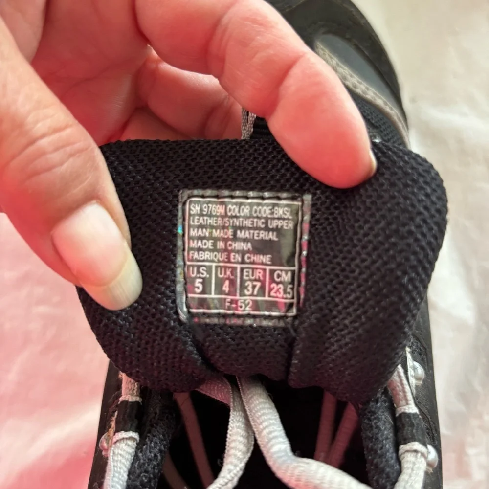 NWOT Skechers Sport Energy 2 1817 Black white Casual Sneakers SZ 5