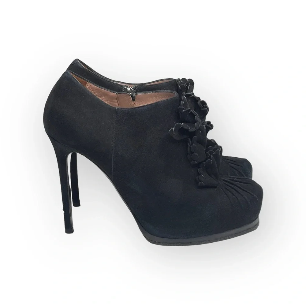 Tabitha Simmons 𒀭 Ruffled Platform Stiletto Heeled Ankle Booties 𒀭Black Suede