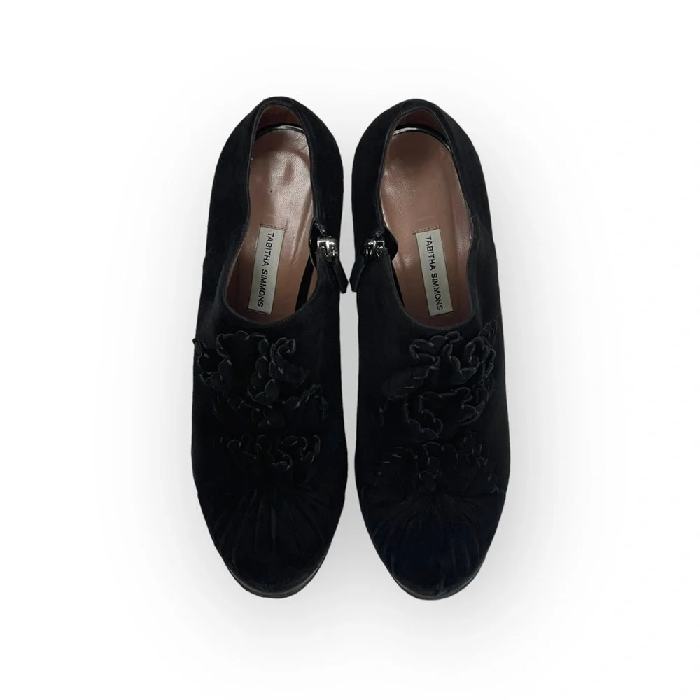 Tabitha Simmons 𒀭 Ruffled Platform Stiletto Heeled Ankle Booties 𒀭Black Suede