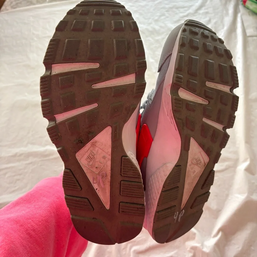 Nike Huarache Run Pure Platinum- lava glow Gray and Pink SZ 8.5 Worn 1X Indoors
