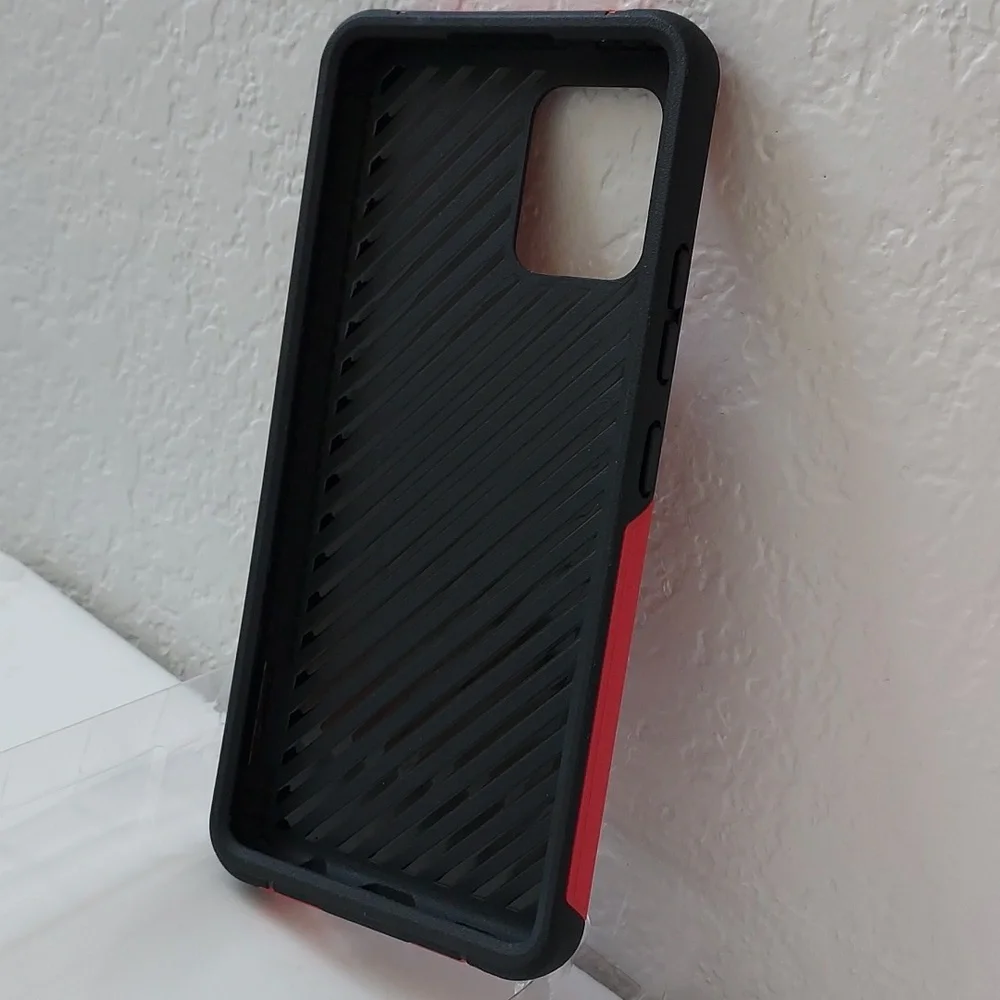 Onn. keeps port black