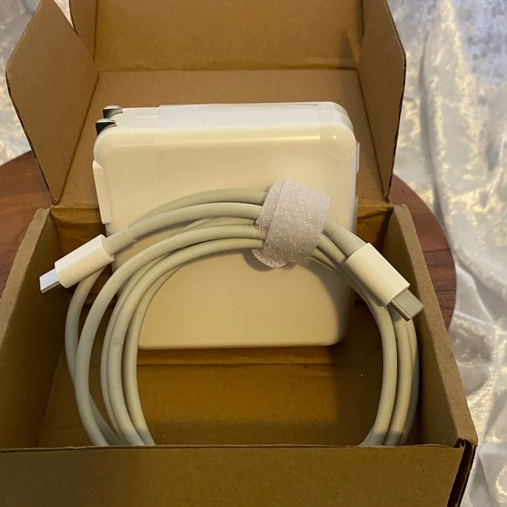 N/A white usb